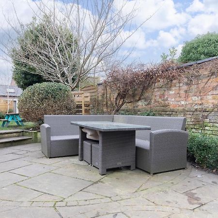 Beautiful 4 Bedroom Home Cheltenham Extérieur photo