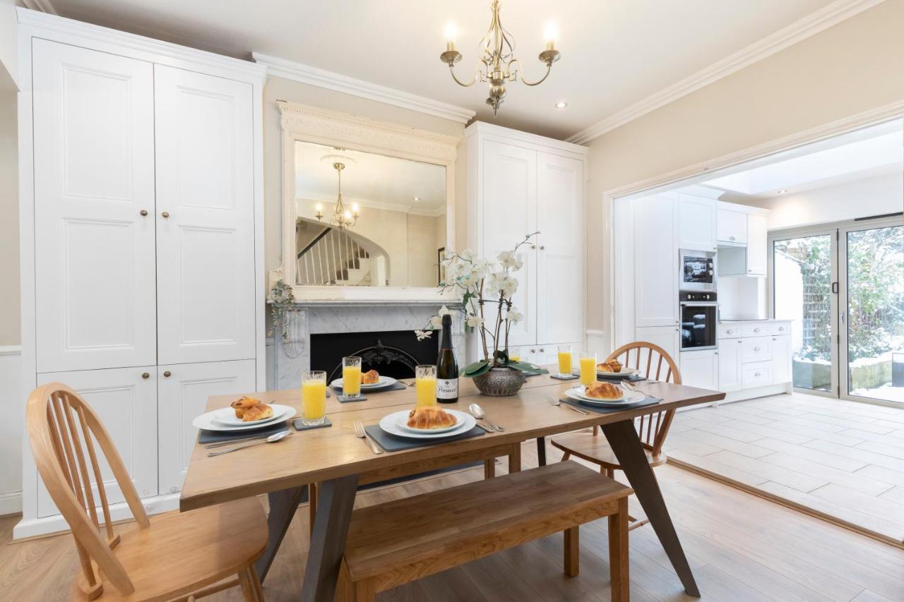 Beautiful 4 Bedroom Home Cheltenham Extérieur photo
