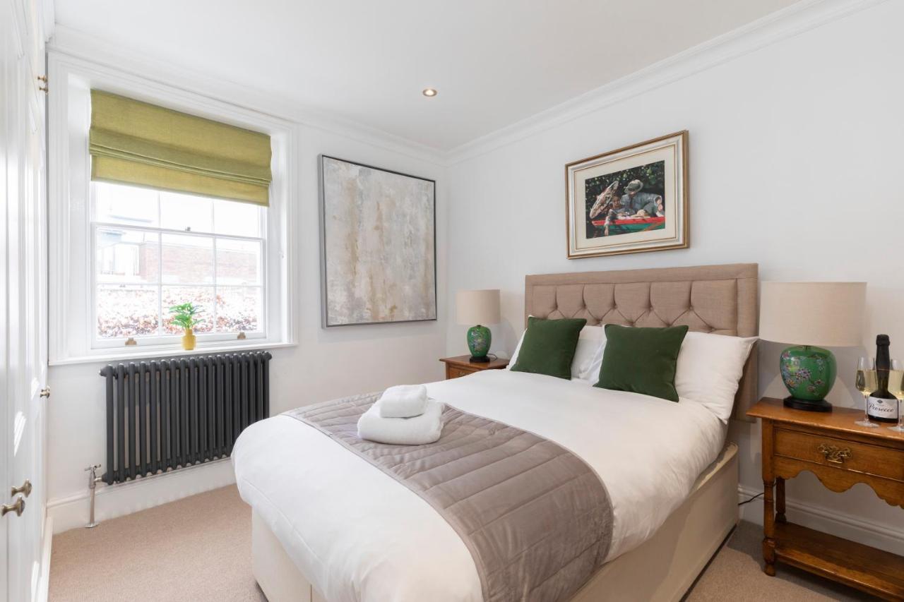 Beautiful 4 Bedroom Home Cheltenham Extérieur photo