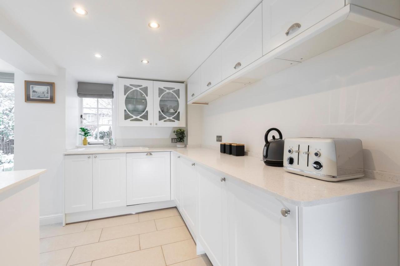 Beautiful 4 Bedroom Home Cheltenham Extérieur photo