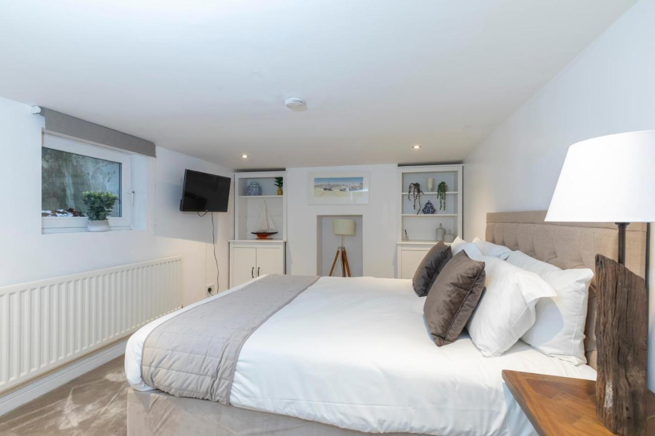 Beautiful 4 Bedroom Home Cheltenham Extérieur photo