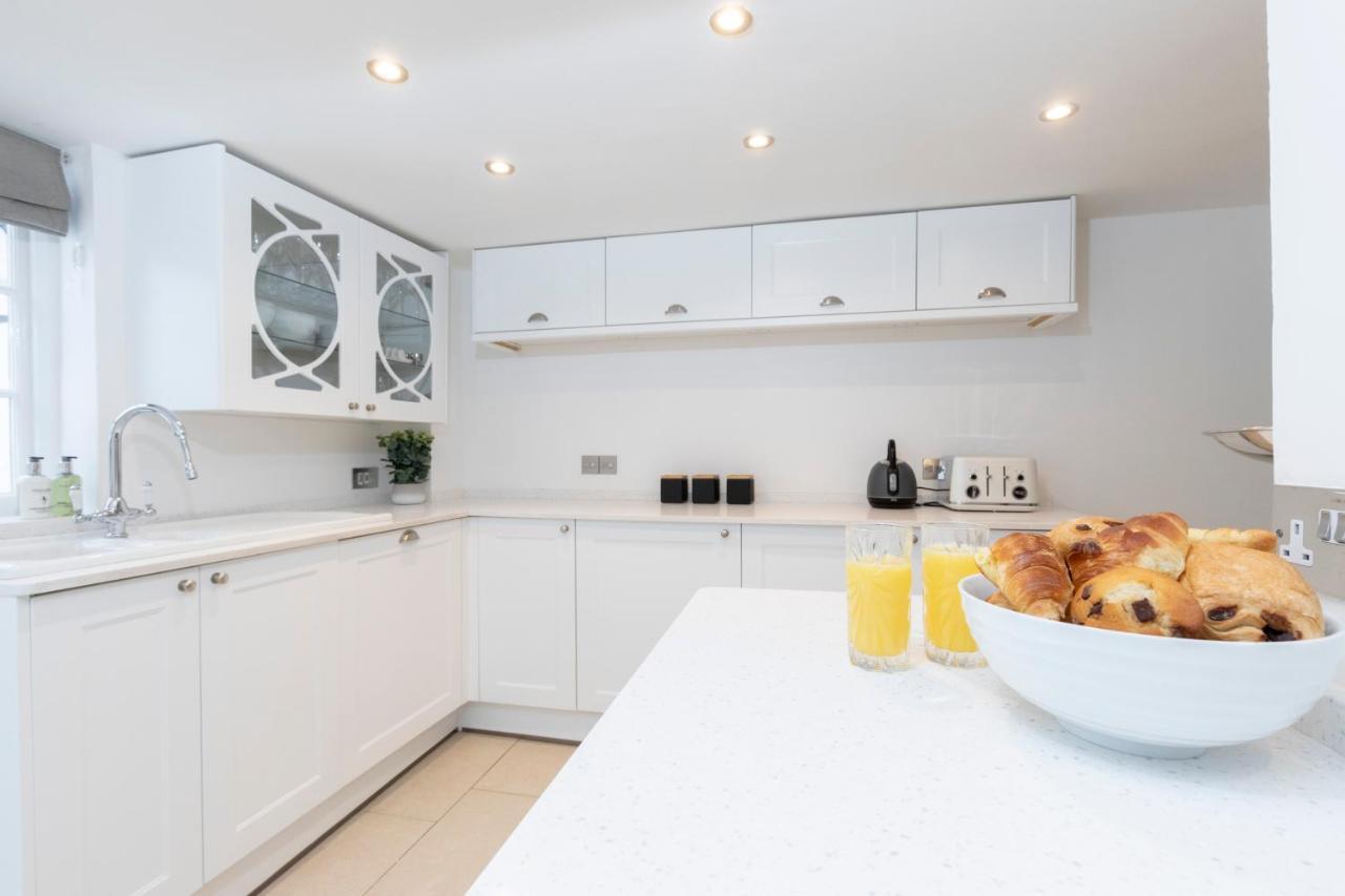 Beautiful 4 Bedroom Home Cheltenham Extérieur photo