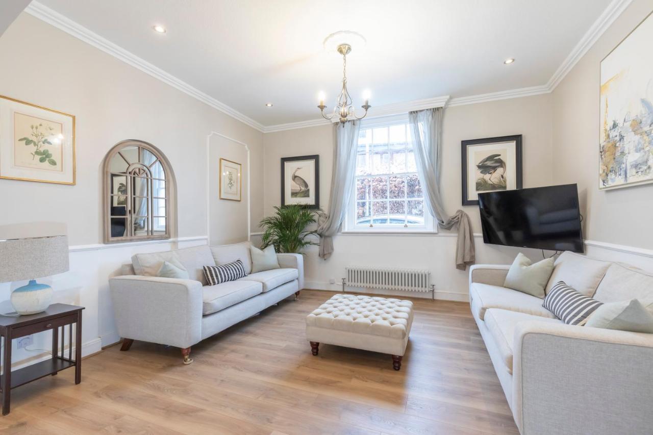 Beautiful 4 Bedroom Home Cheltenham Extérieur photo