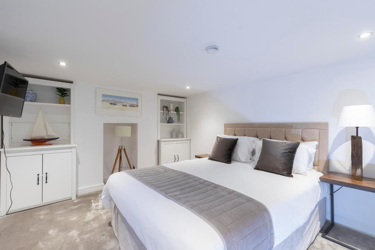 Beautiful 4 Bedroom Home Cheltenham Extérieur photo