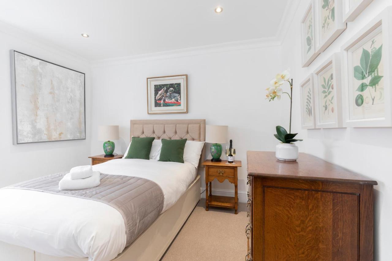 Beautiful 4 Bedroom Home Cheltenham Extérieur photo