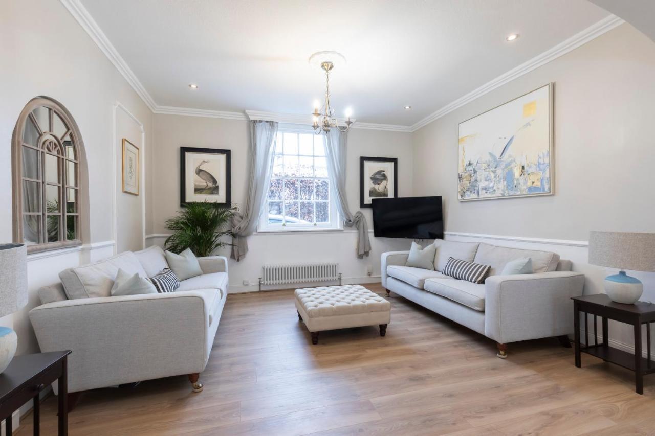 Beautiful 4 Bedroom Home Cheltenham Extérieur photo