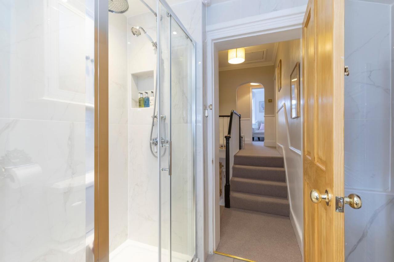 Beautiful 4 Bedroom Home Cheltenham Extérieur photo