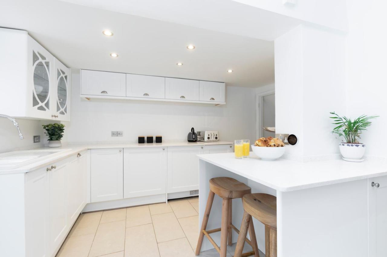 Beautiful 4 Bedroom Home Cheltenham Extérieur photo