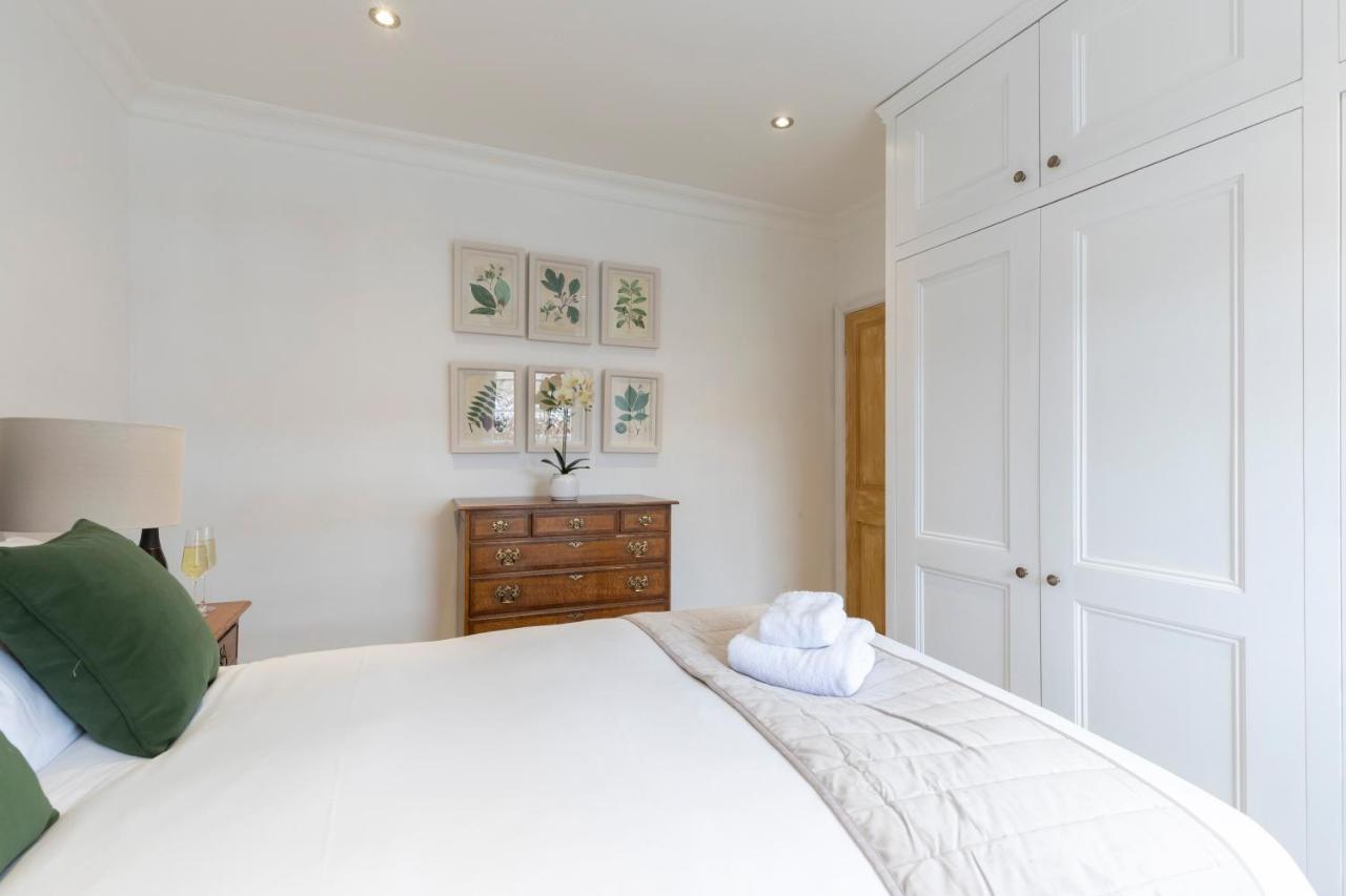 Beautiful 4 Bedroom Home Cheltenham Extérieur photo