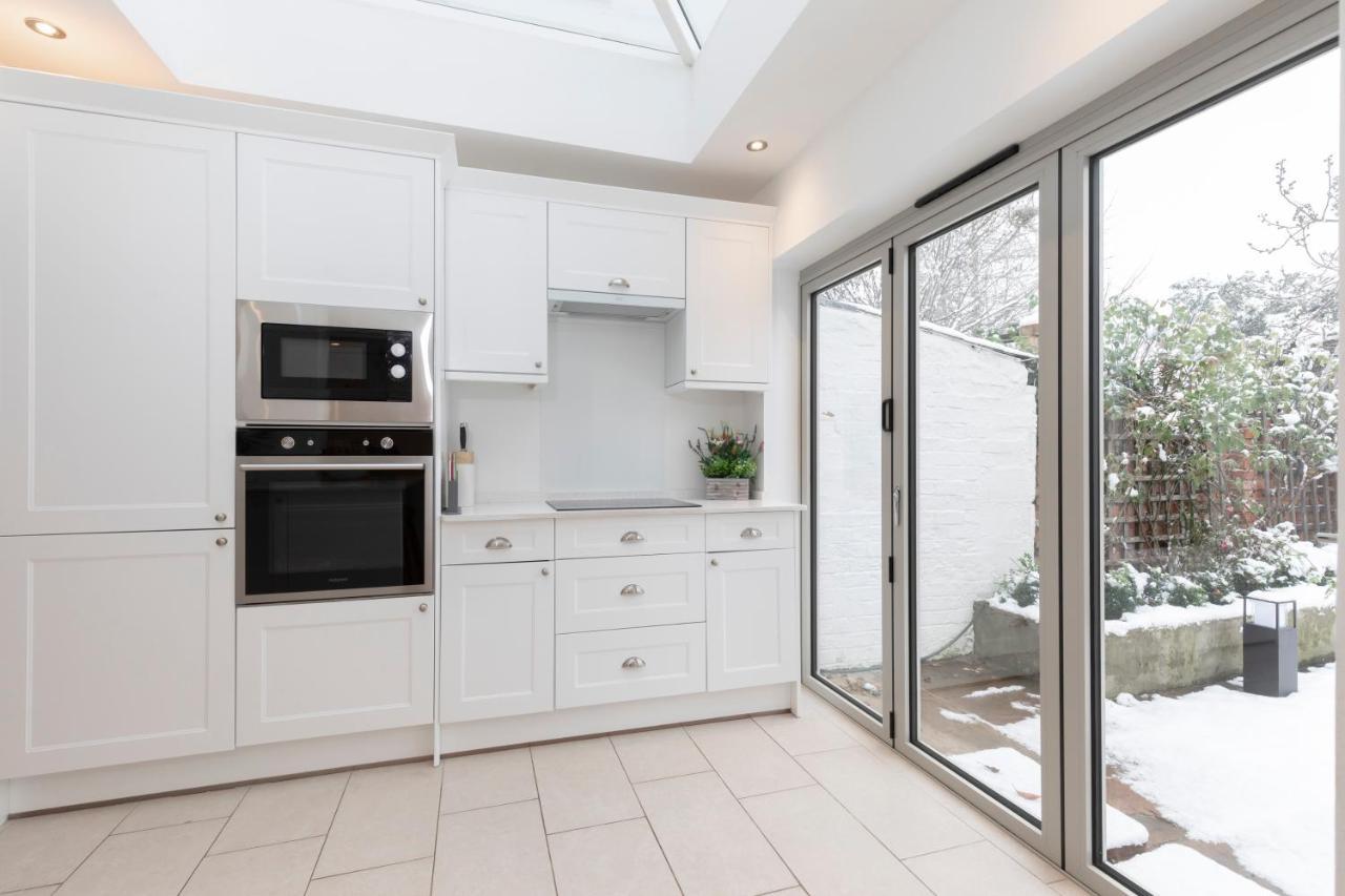 Beautiful 4 Bedroom Home Cheltenham Extérieur photo