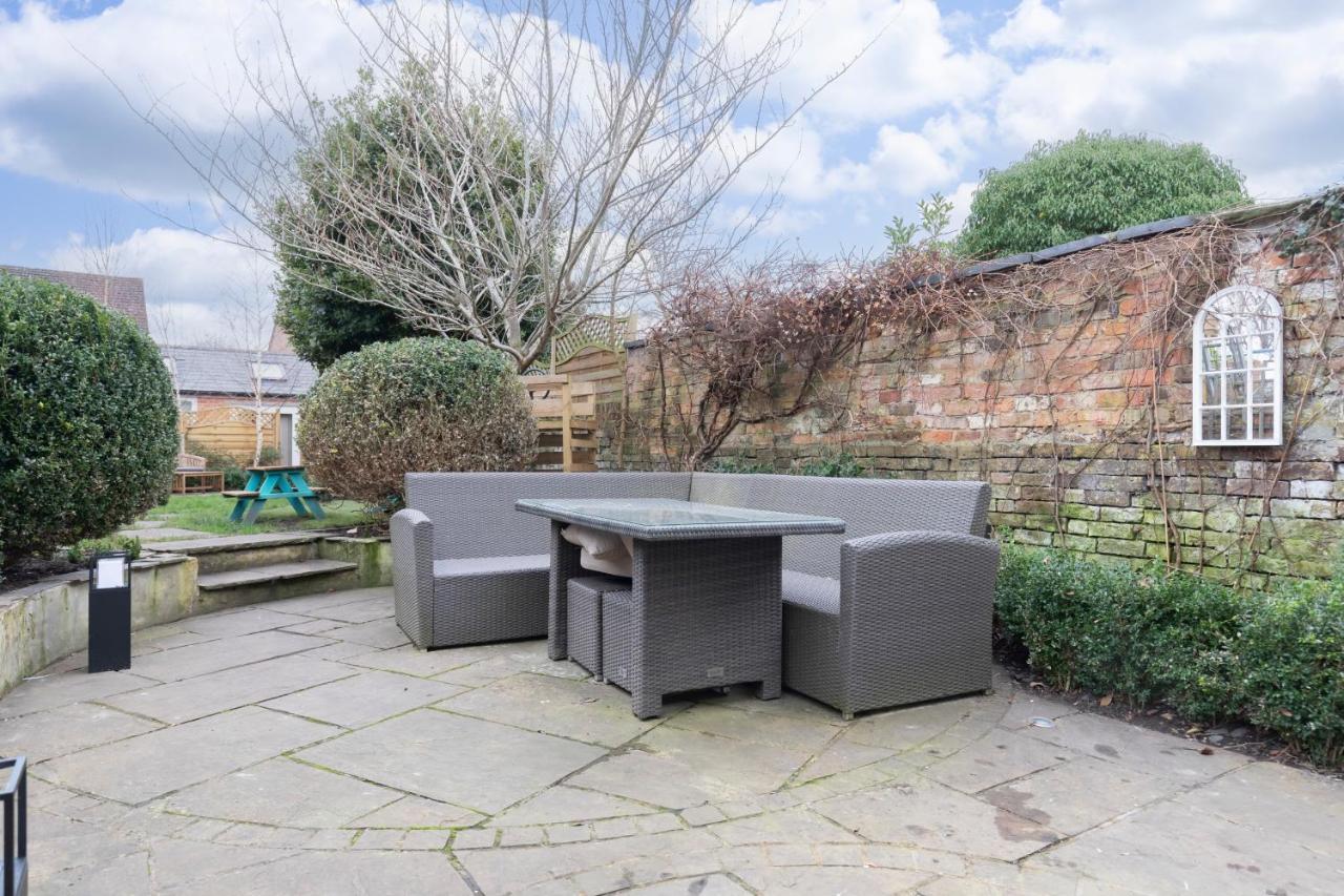 Beautiful 4 Bedroom Home Cheltenham Extérieur photo