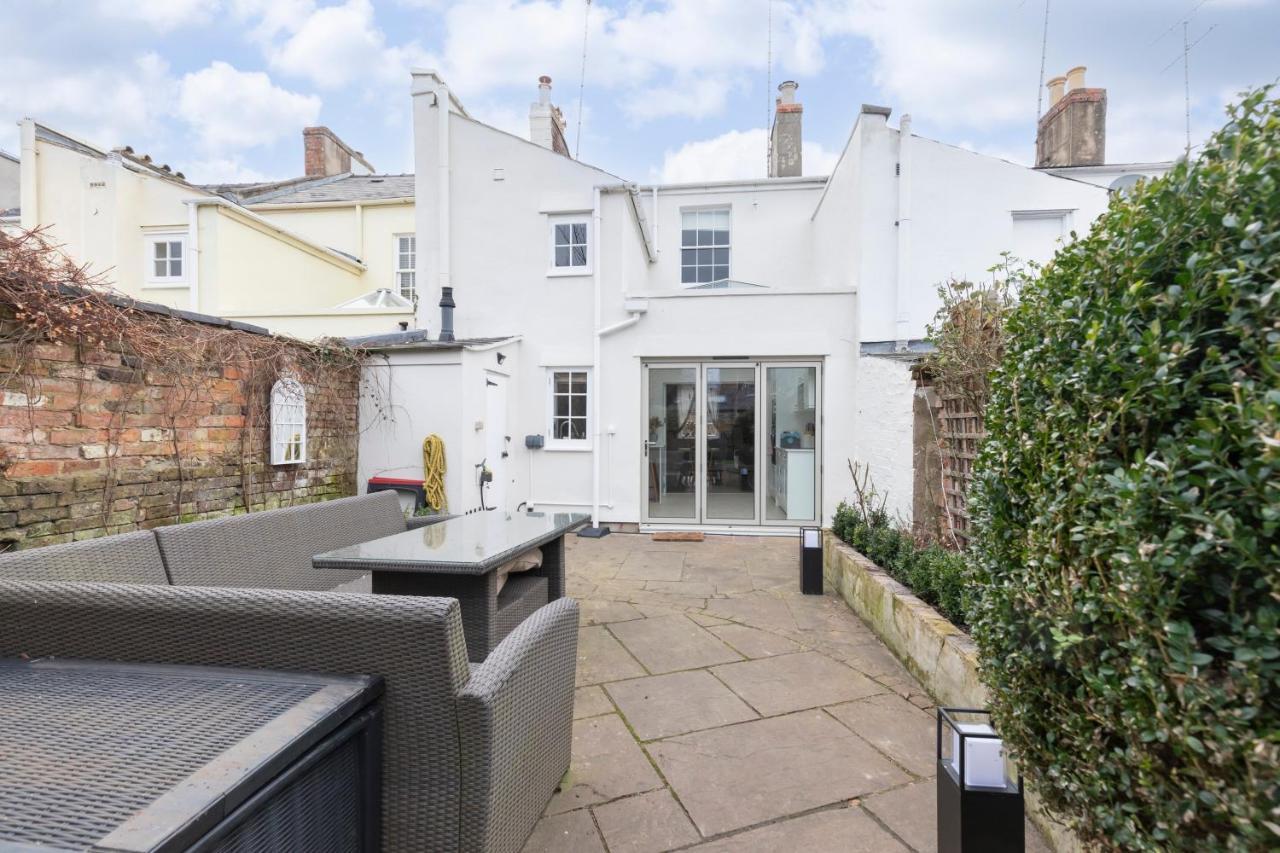 Beautiful 4 Bedroom Home Cheltenham Extérieur photo